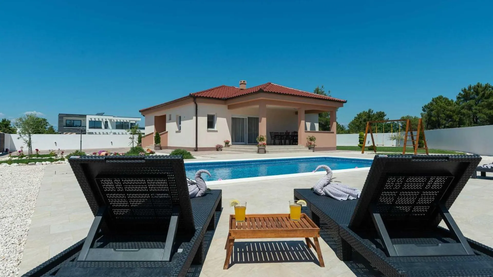 4* Villa First Hill With Heated Pool, Zaton Zaton