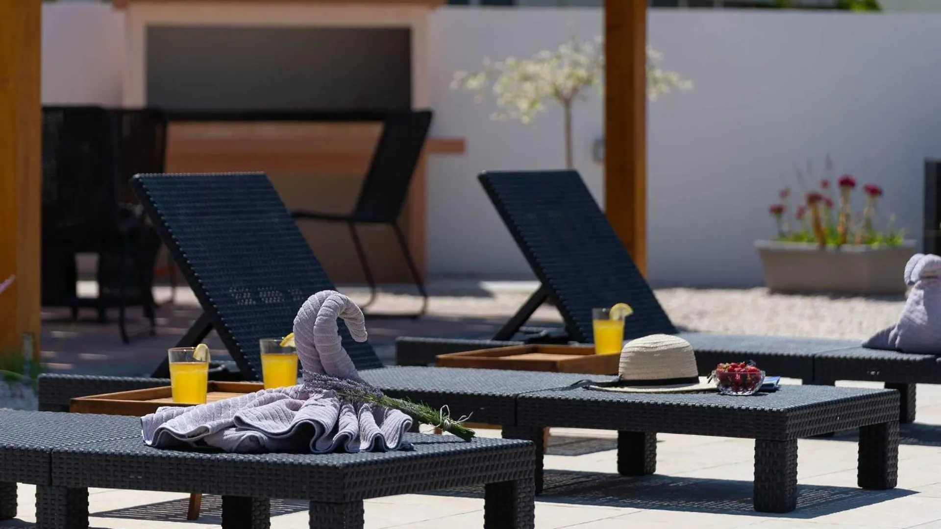 4* Villa First Hill With Heated Pool, Zaton Zaton